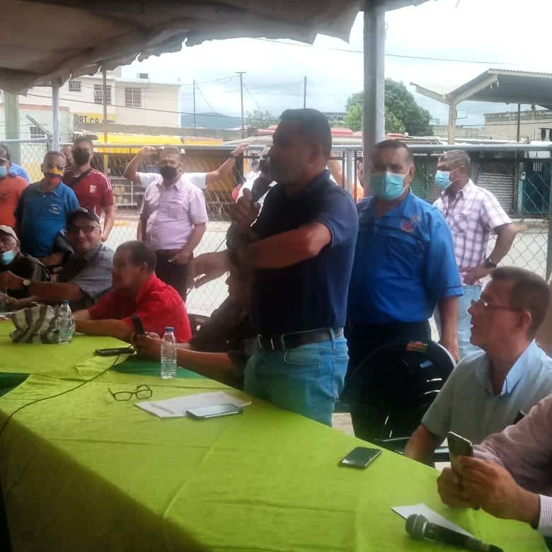 suttene_'s tweet photo. #25Mayo || Estamos en el Edo. Lara en asamblea con gremios de todo el país, exponiendo problemáticas del sector transporte que debe solucionarse a fin de continuar avanzando.

Lee acá 🔽
https://t.co/j7J0ndxfmv

#NuevaEsparta #Lara #Barquisimeto #EstadoLara 
#suttene @isasejose https://t.co/264jjQqfkK