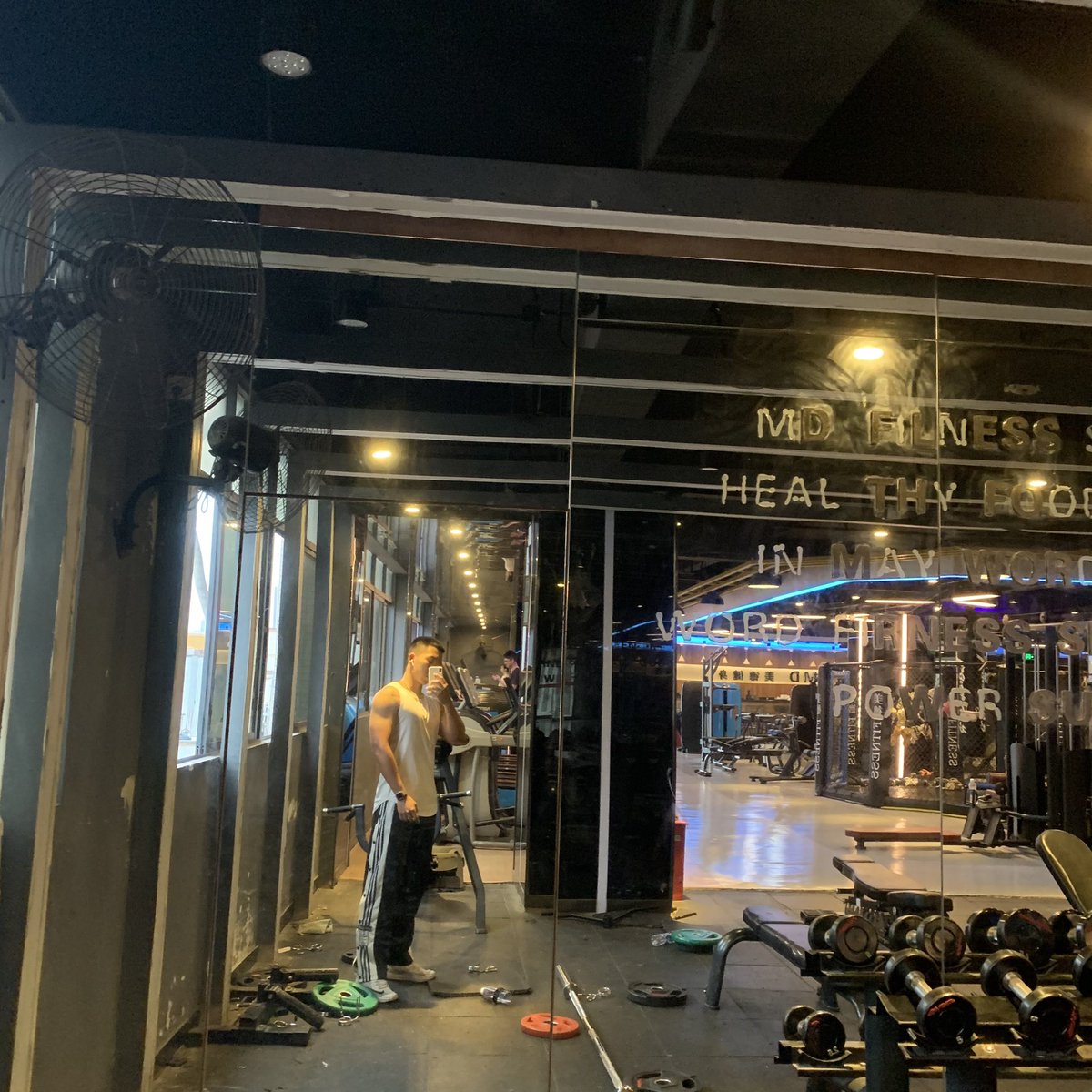 FENGYIIs's tweet photo. 果然吸引到的都是同性没有异性。 https://t.co/MZWJpXkP52