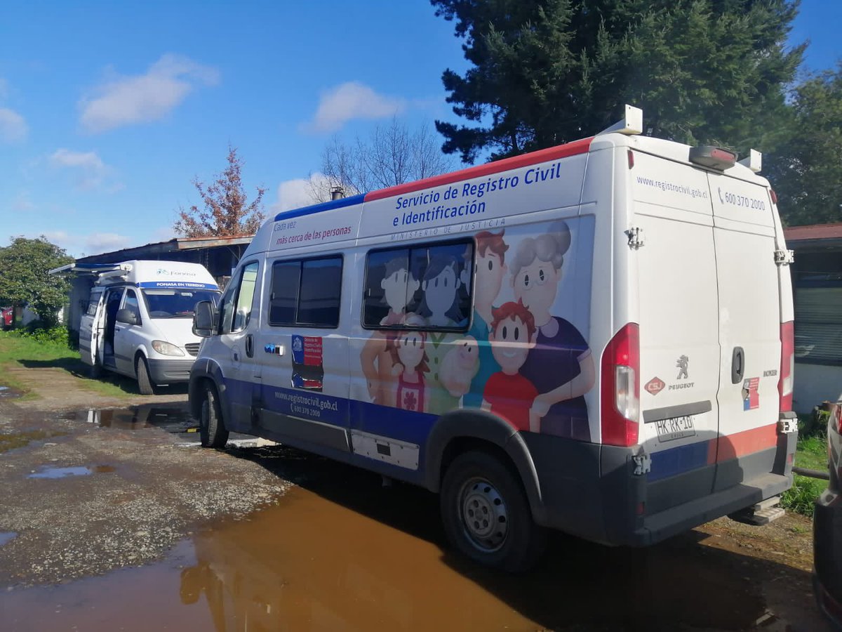 DPRLaAraucania's tweet photo. Gobierno en Terreno #Comuy📍
Los servicios públicos se trasladaron hasta dicho sector de #Pitrufquen para atender a la comunidad ✅ Nos acompaña el seremi de @AraucaniaBBNN, Luis Catrileo, quien está entregando información y respondiendo consultas!
@Gobenterreno @min_interior https://t.co/Z07aTAHY4c