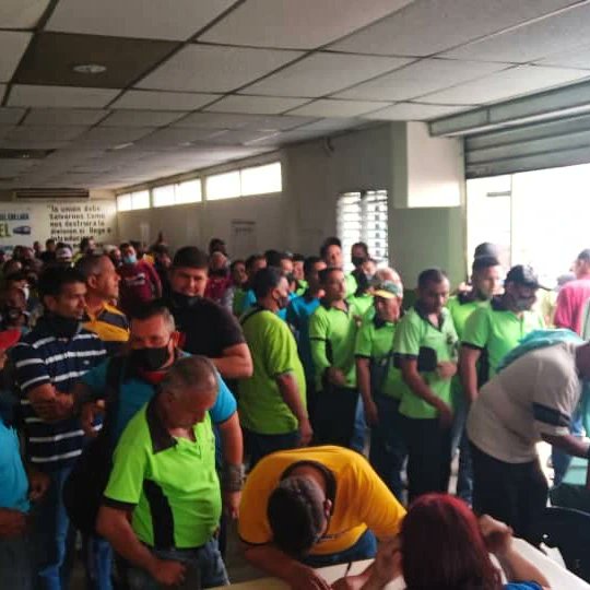 suttene_'s tweet photo. #25Mayo || Estamos en el Edo. Lara en asamblea con gremios de todo el país, exponiendo problemáticas del sector transporte que debe solucionarse a fin de continuar avanzando.

Lee acá 🔽
https://t.co/j7J0ndxfmv

#NuevaEsparta #Lara #Barquisimeto #EstadoLara 
#suttene @isasejose https://t.co/264jjQqfkK