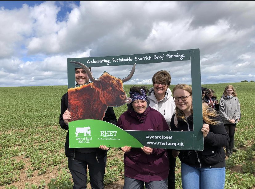 MarianneHodge18's tweet image. Great day working with S3 Biology students from @DYWBHS explaining the importance of looking after our soil to grow our future food. #soilhealth #soilhealthmatters @AlistairHodge @SEAMixtureS @SBCOutdoorEd