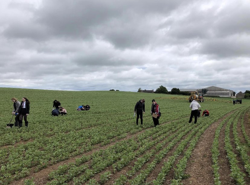 MarianneHodge18's tweet image. Great day working with S3 Biology students from @DYWBHS explaining the importance of looking after our soil to grow our future food. #soilhealth #soilhealthmatters @AlistairHodge @SEAMixtureS @SBCOutdoorEd
