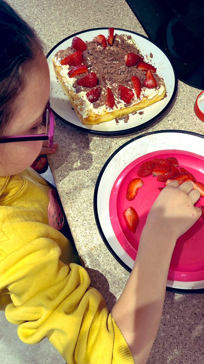 taeeexx's tweet photo. Great Upton bake off ready 🎂 @uptonclass1AB @uptonclass3FB https://t.co/olxktvGpDa