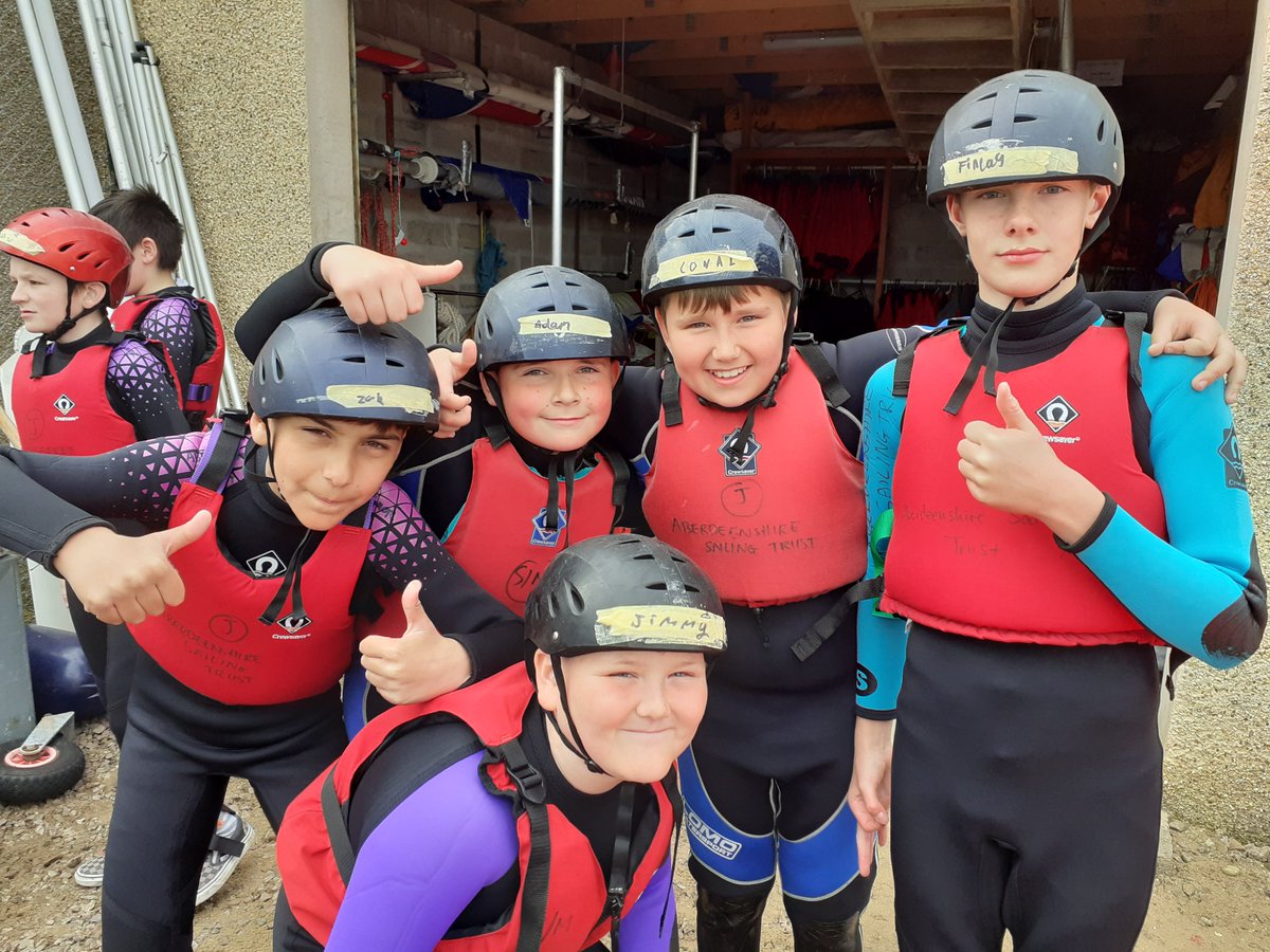 PitfourSchool's tweet photo. Primary 7 getting 'stuck into' activities week, working as a #team and building their resilience by moving out from our #comfortzone  . A big thank you to @AbzSailingTrust and @lochteracts . #resilience #learning #sport #enjoyment https://t.co/s5cMJnZ8Pw