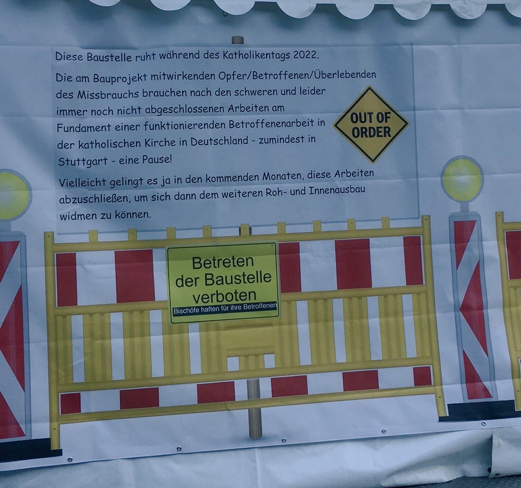 GruppeHoffnung's tweet photo. #katholikentag Wir sind dabei. Der Stand des Betroffenenbeirats der DBK wird so geschlossen bleiben. Ein Statement.#missbrauch #aufarbeitung https://t.co/KkLCI9Pt07