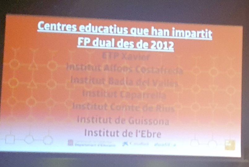 iBadiaFP's tweet photo. Hem rebut el reconeixement per part del Departament d'@educaciocat per ser un dels centres pioners en obrir camí en el projecte de @fpdualCAT. Gràcies a tots i totes els i les que ho heu fet possible! https://t.co/zeNBahXDjY