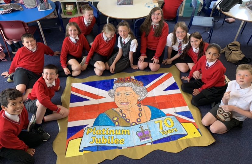 ysgolbrynhedydd's tweet photo. #6CJ - finally finished our collaborative piece today. Ready to show in the jubilee party tomorrow ππ https://t.co/L2WtpHwuFq