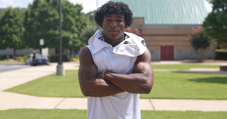 GatorsOnline's tweet photo. The No. 4 running back in the 2023 class has canceled his USC visit in favor of the #Gators.

An official visit to #UF is now locked in.

@Corey_Bender has the details.

STORY: https://t.co/kVfW6amZ6x https://t.co/H0gX2MzZYi