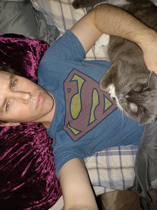 To y loves to cuddle :3 https://t.co/HjX9yNmqQV