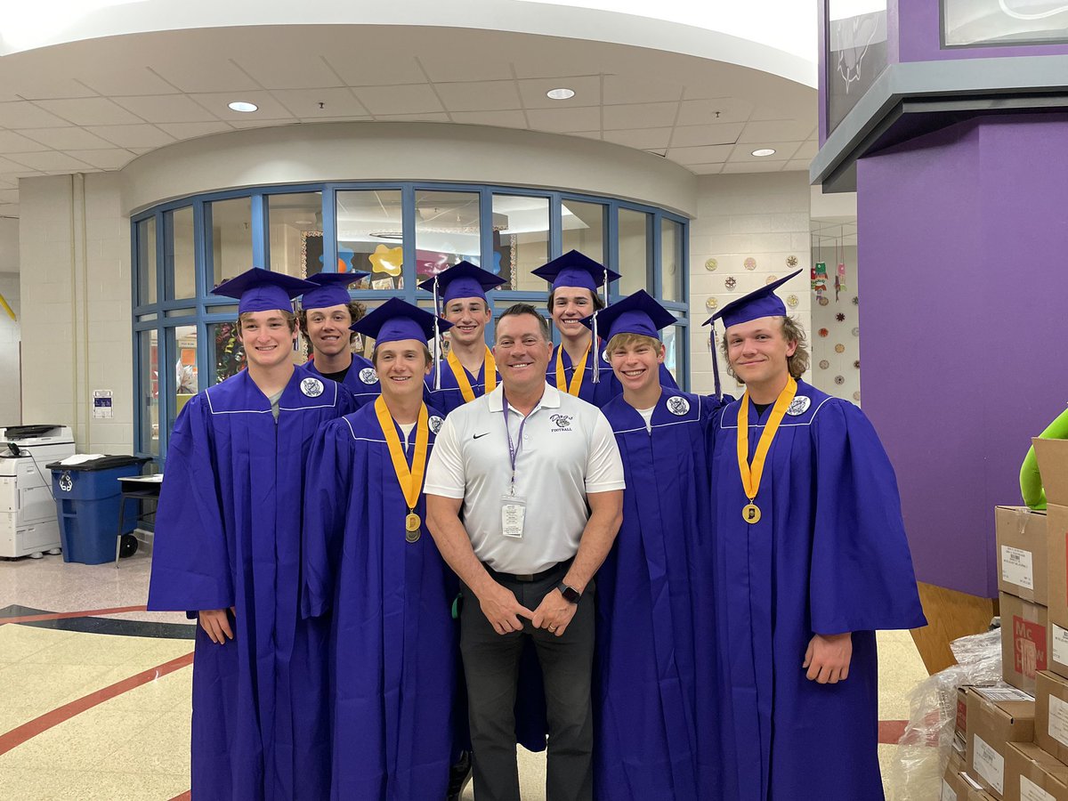 jclambert33's tweet photo. This is my favorite tradition @BHSPrincipals #GraduationWalk 🎓 https://t.co/5n5ecyWGoF