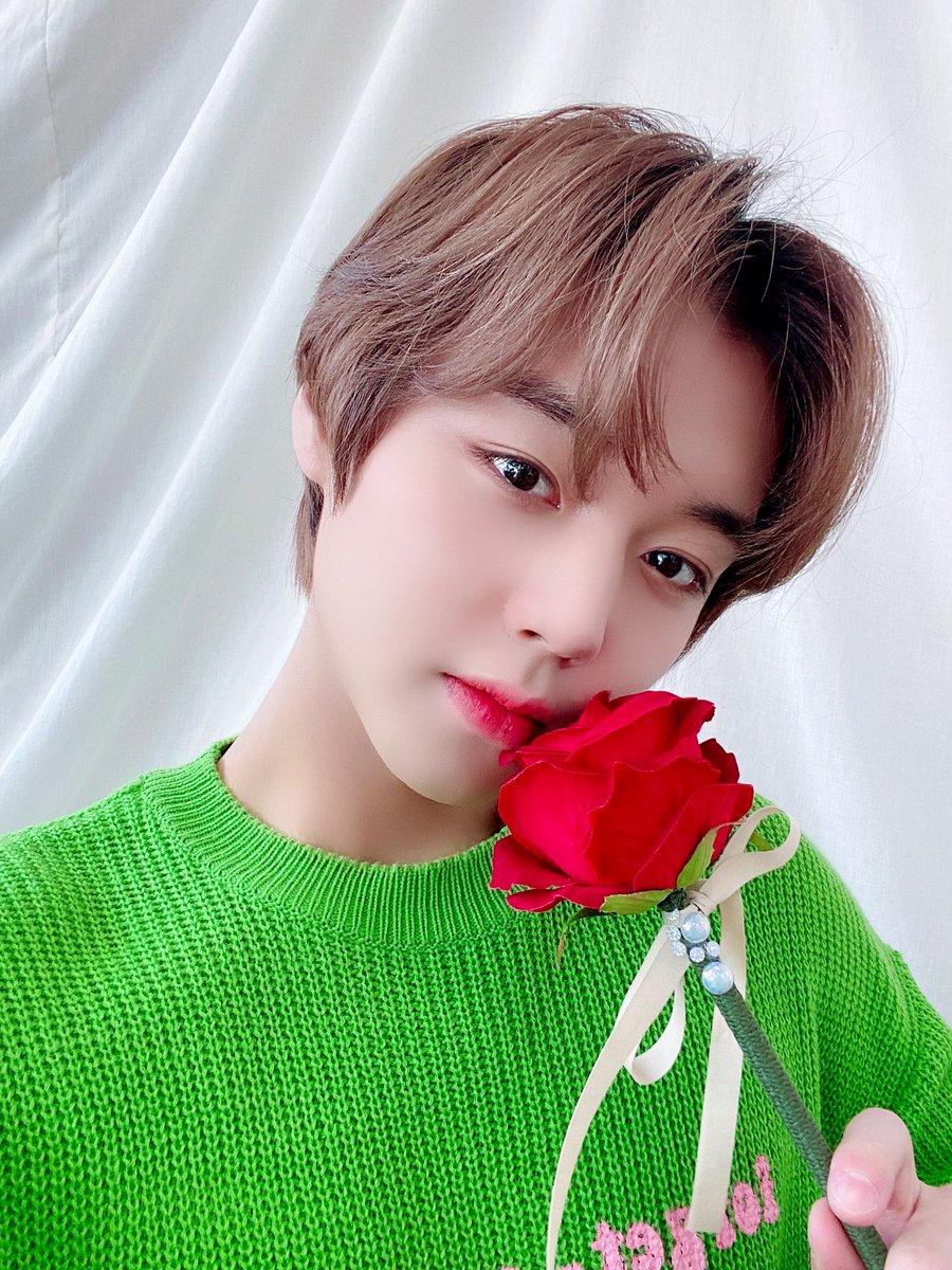 Here comes the flower boy. 🌹