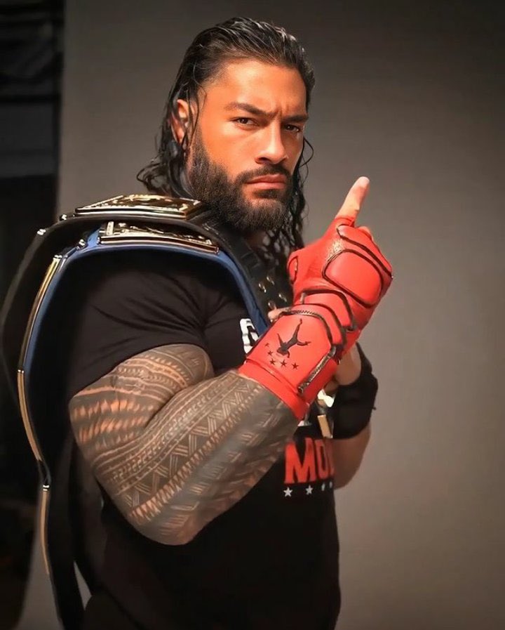 Roman Reigns Has New Back Tattoo Done - PWMania - Wrestling News