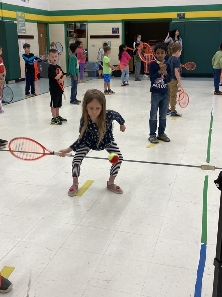 Tennis workshop with our friend coach Paul! <a href="/LuvmyACE/">Paul Schaffner</a> 🎾 <a href="/MmeChaouali/">Mme Chaouali</a>