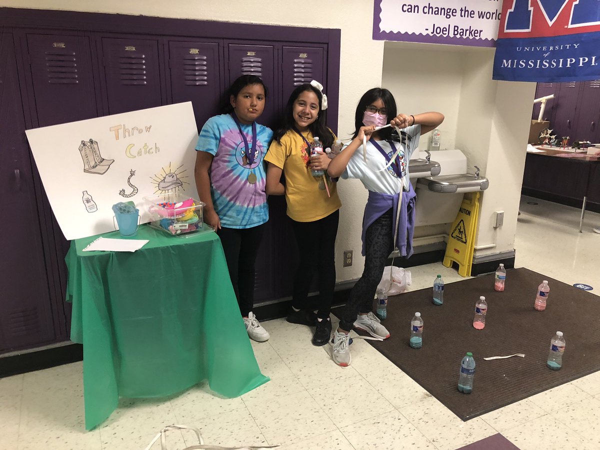 Lydia151220's tweet photo. The GT showcase was such a success 💜 Thank you @DaydelisseR for helping the students create this memory 🐾 @CowartDISD #TheCowartAdvantage https://t.co/NBGiPuIhB5