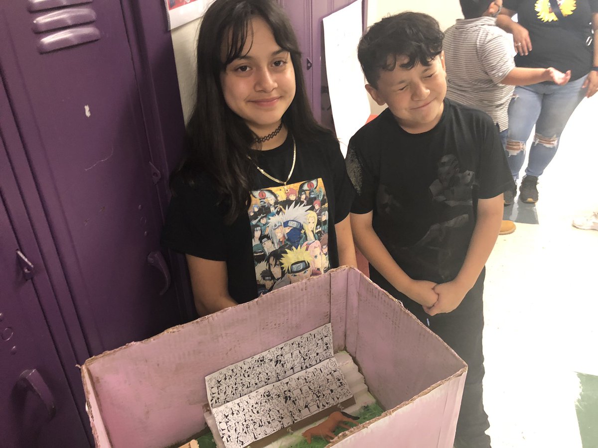Lydia151220's tweet photo. The GT showcase was such a success 💜 Thank you @DaydelisseR for helping the students create this memory 🐾 @CowartDISD #TheCowartAdvantage https://t.co/NBGiPuIhB5