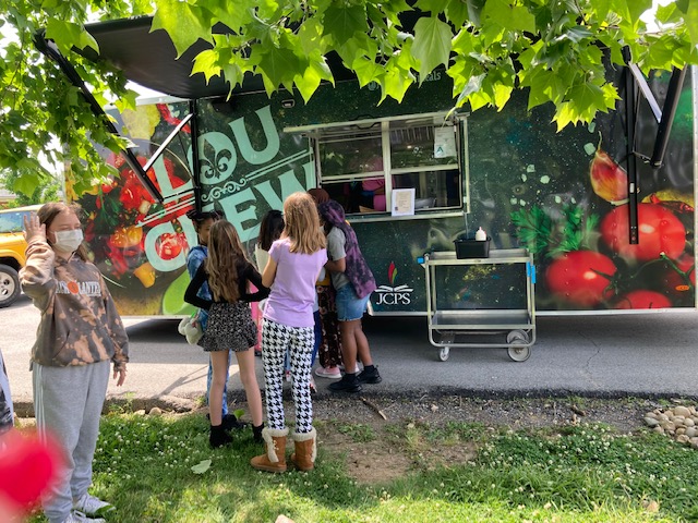 jcpsschoolmeals's tweet photo. Lou Chew serving Lunch @ShackSharks today for 5th grade graduation! They picked a Chow Wagon menu. Watch for LouChew at other events and roll out next school year. Various menus will be available. https://t.co/NMvIrzmb5o