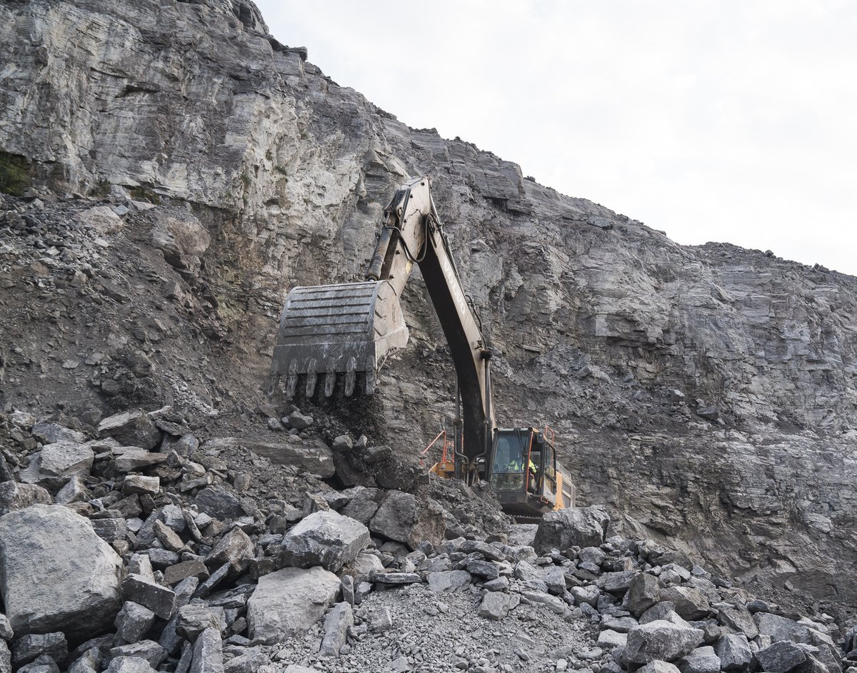 MiningTurner's tweet photo. We don't build bridges. We don't dig landfills. We are 100% mining. https://t.co/DiZ8ynIwoG