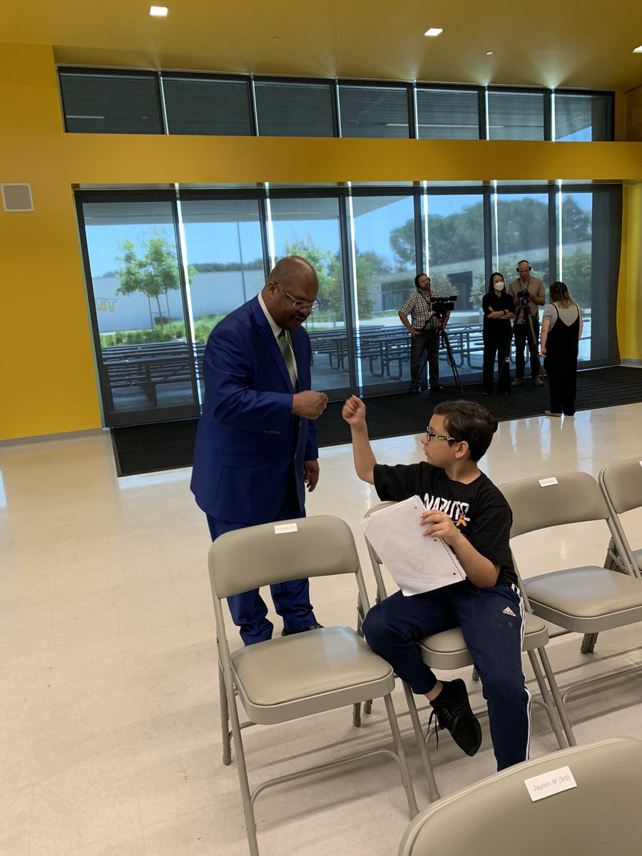 AnaheimElem's tweet photo. We are getting ready to hand out free glasses to 76 students @Sunkistelem thanks to our partnership with @VisionToLearn. #collaborative #diverse #innovative https://t.co/B7UvqkNnMD