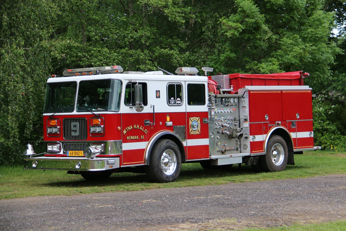 MichaelHuising's tweet photo. Seagrave Pumper - demonstratie voertuig van de #Bosbrandweer in #Niebert
Het voertuig komt van #Aetna hose, hook and ladder company in Newark Delawere #USA https://t.co/yK2Rx7poIO