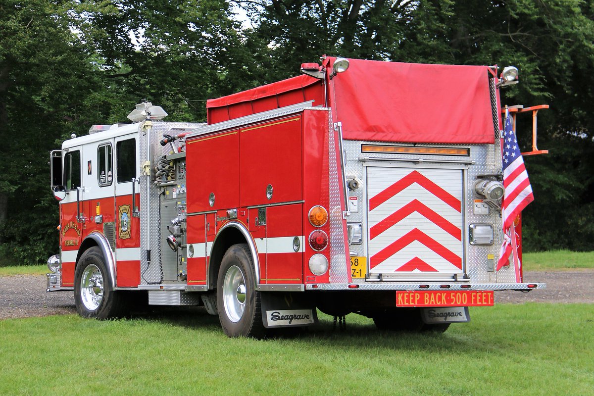 MichaelHuising's tweet photo. Seagrave Pumper - demonstratie voertuig van de #Bosbrandweer in #Niebert
Het voertuig komt van #Aetna hose, hook and ladder company in Newark Delawere #USA https://t.co/yK2Rx7poIO