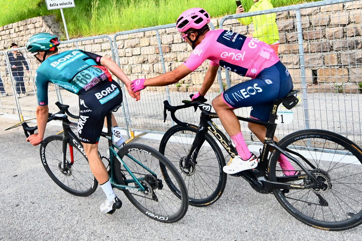 Respect 👏🏼🎩🇮🇹🇦🇺🇪🇨

📸: @veloimages