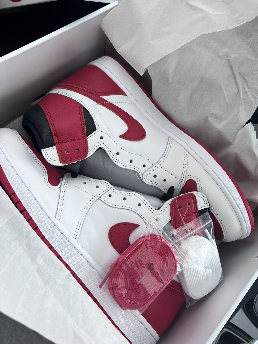 SexyLilDaddy23's tweet photo. 😍😍😍 #Jordan #Retro1 #HighOG #RedBlackWhite 🔴⚫️⚪️ #shoefreak #shoeaddict #shoeaddiction #shoefetish #addictedtoshoes #obsessedwithjordans https://t.co/jJ99c0uoyj