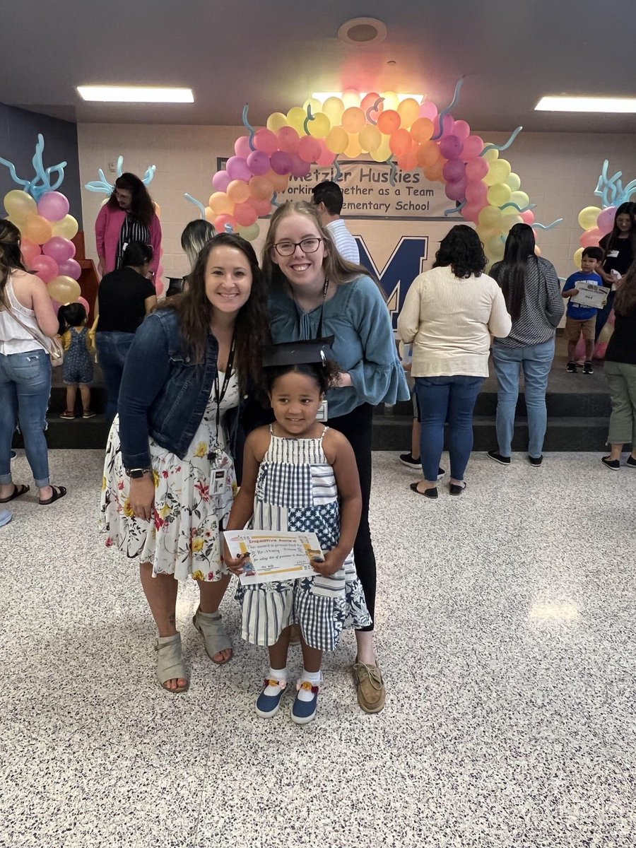 Cassandra Wolfe tweet media