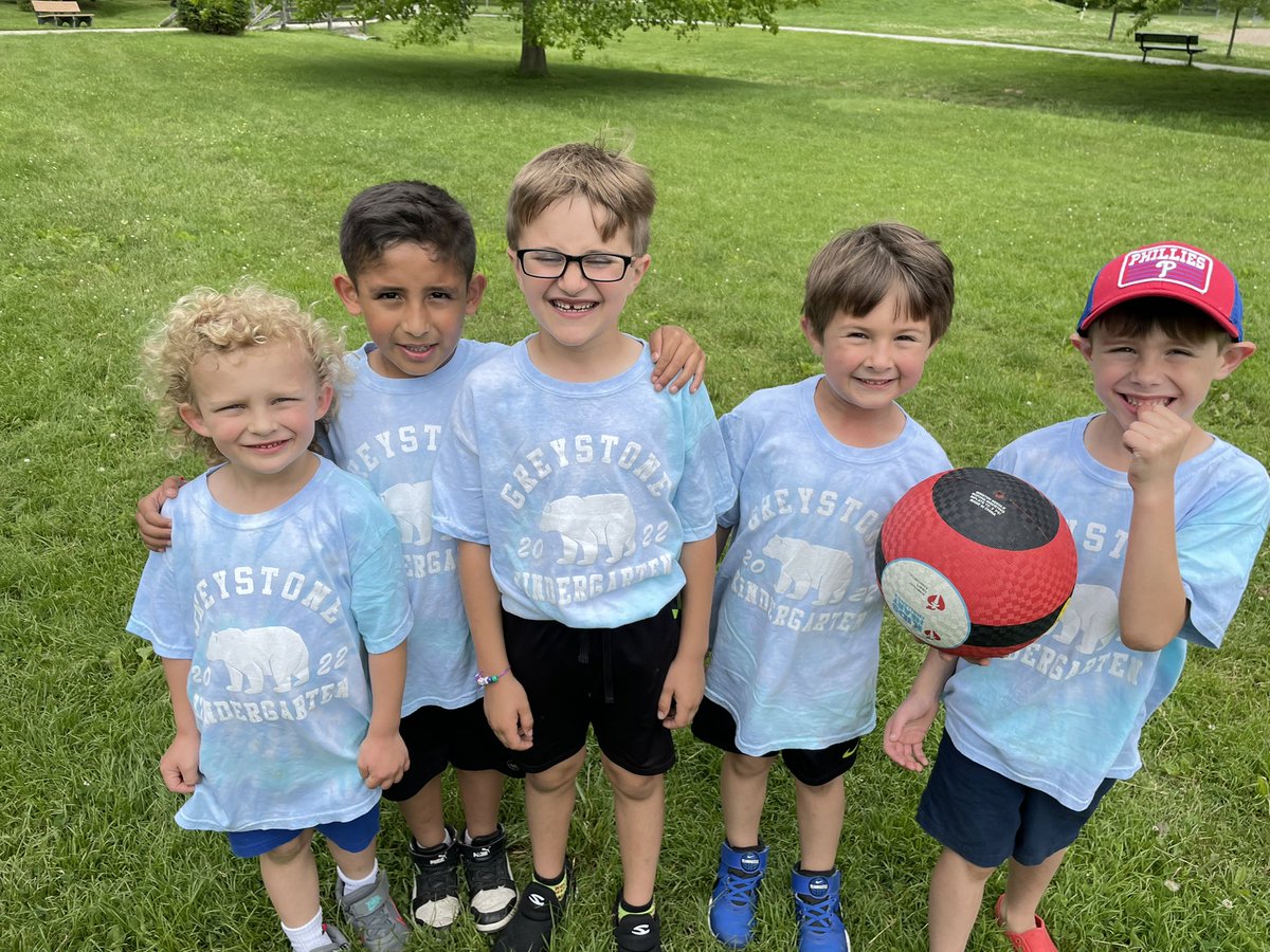 ms_mcgoldrick's tweet photo. Today was amazing🌈👟🍕⚽️ 
We celebrated our GES kinders at our field trip and end of year party! @GreystoneES https://t.co/RZbHt1VdaA