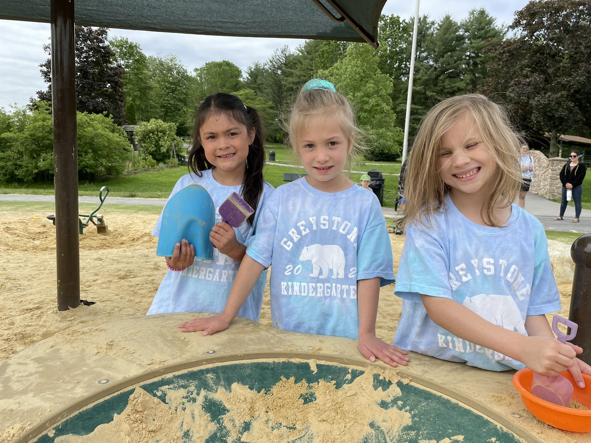 ms_mcgoldrick's tweet photo. Today was amazing🌈👟🍕⚽️ 
We celebrated our GES kinders at our field trip and end of year party! @GreystoneES https://t.co/RZbHt1VdaA