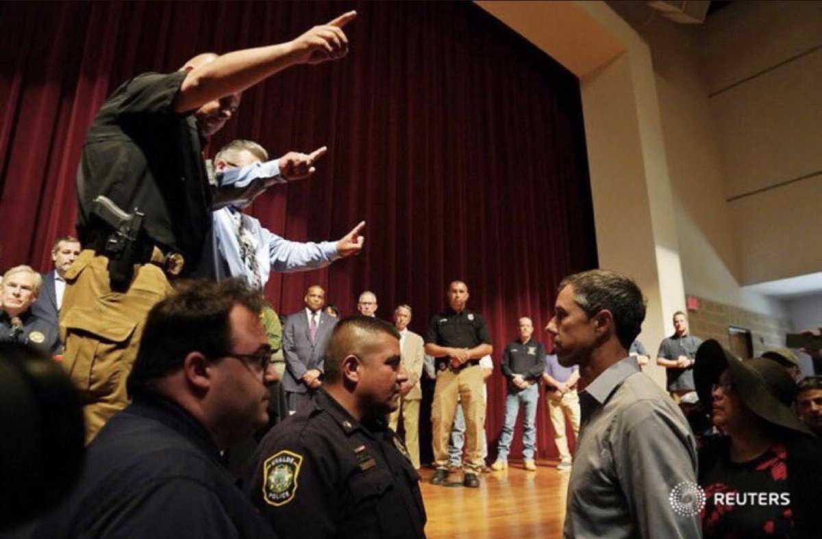 theliamnissan's tweet photo. Look at Beto O'Rourke standing up to all the chubby white douchebags with guns. https://t.co/4TUa0sYB4d