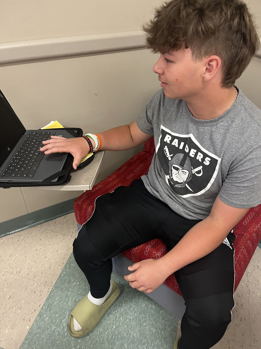 Alaina_J_AMS's tweet photo. a positive thing me @Nola_S_AMS @Katelyn_C_AMS  noticed was kids doing there work . In these photos kids doing they work! #TrentonTuesday #BAMSCE https://t.co/a9DES447ht