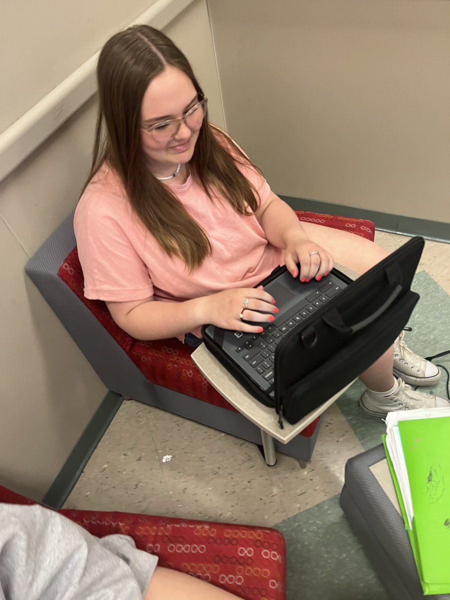Alaina_J_AMS's tweet photo. a positive thing me @Nola_S_AMS @Katelyn_C_AMS  noticed was kids doing there work . In these photos kids doing they work! #TrentonTuesday #BAMSCE https://t.co/a9DES447ht
