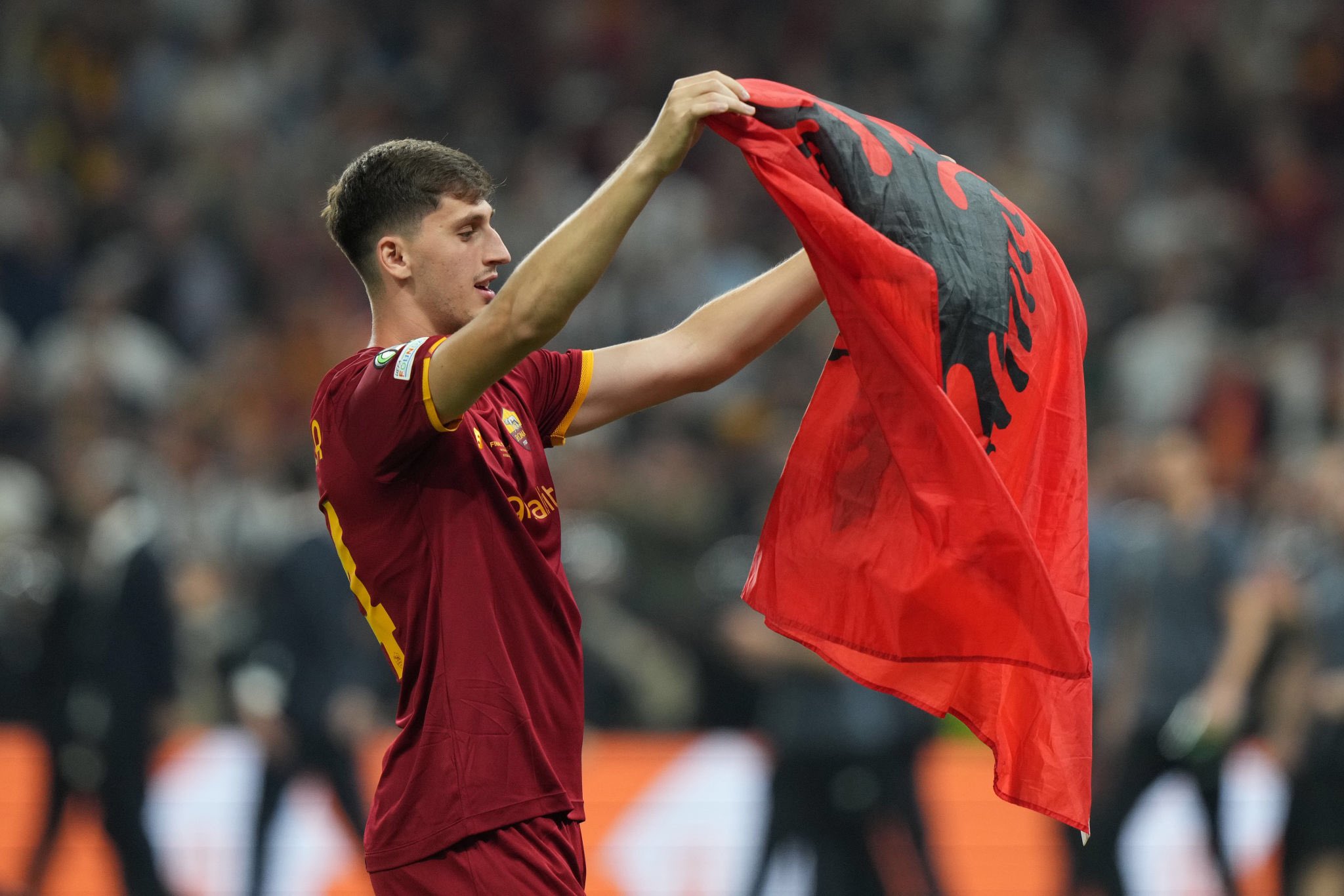 Twitter-এ Jjuli: "Albanian player wins the trophy in Albania. Marash Kumbulla❤️ https://t.co/KwMVwgr1Uy" / টুইটার