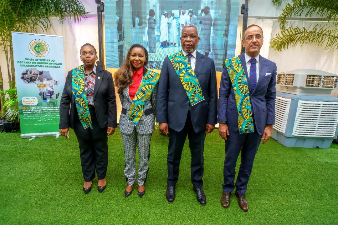 laagabon's tweet photo. Le #LAA a abrité la célébration de la Journée Mondiale de l’Afrique organisée par le décanat du groupe africain du corps diplomatique @Ambmaroclbv .
SEM.@EllahMve, invité d’honneur, a rappelé la nécessité d’unir nos efforts pour atteindre l’objectif de la sécurité alimentaire https://t.co/7Vu2NfTyxn