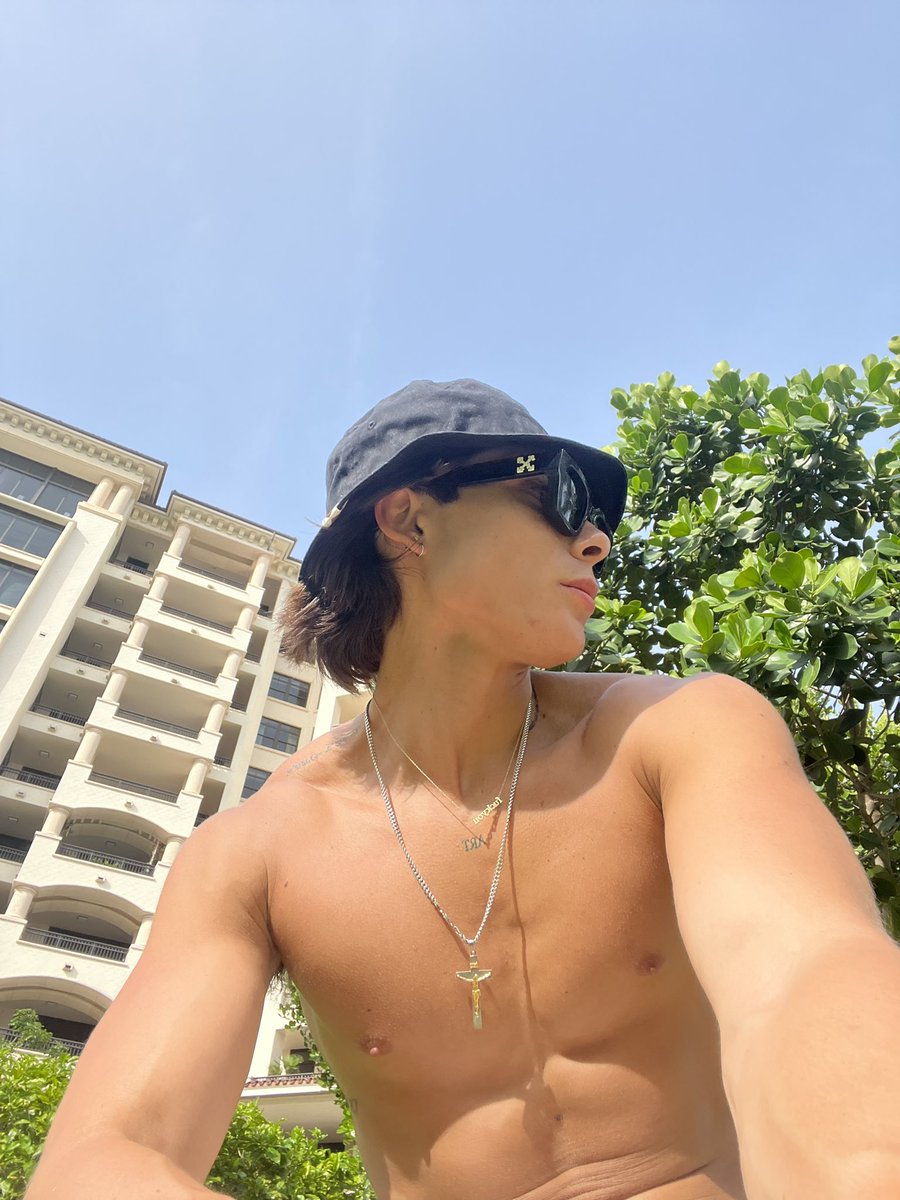 bnstym's tweet photo. island living https://t.co/fpZ8AGZz0B