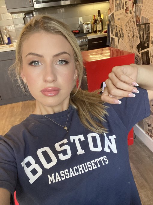 I&rsquo;m nicer when I like my makeup https://t.co/TDeKILI7Tv