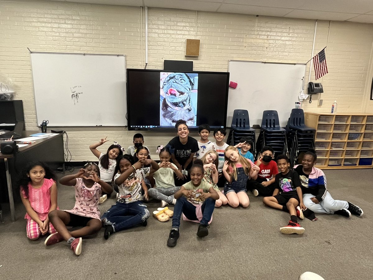 MsGabrielFerr's tweet photo. Words cannot describe how much I will miss you! I am so proud of you my little Hogwarts class! I love you forever and ever! #HogwartsClassOf2022 https://t.co/Vc9w6xXWAy