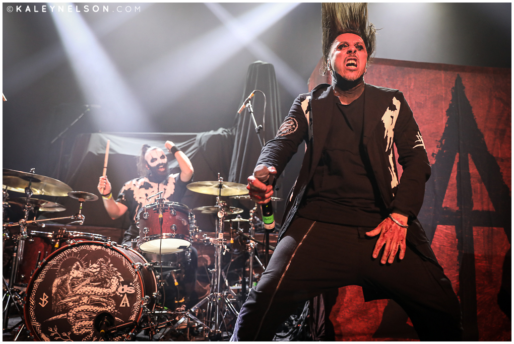 KaleyNelson12's tweet photo. #AndreaFerro of @lacuna_coil #LacunaCoil #LiveMusic #Music #ConcertPhotography #Canon @CanonUSAimaging @BelascoLA @LiveNation_LA https://t.co/bsHzoducms