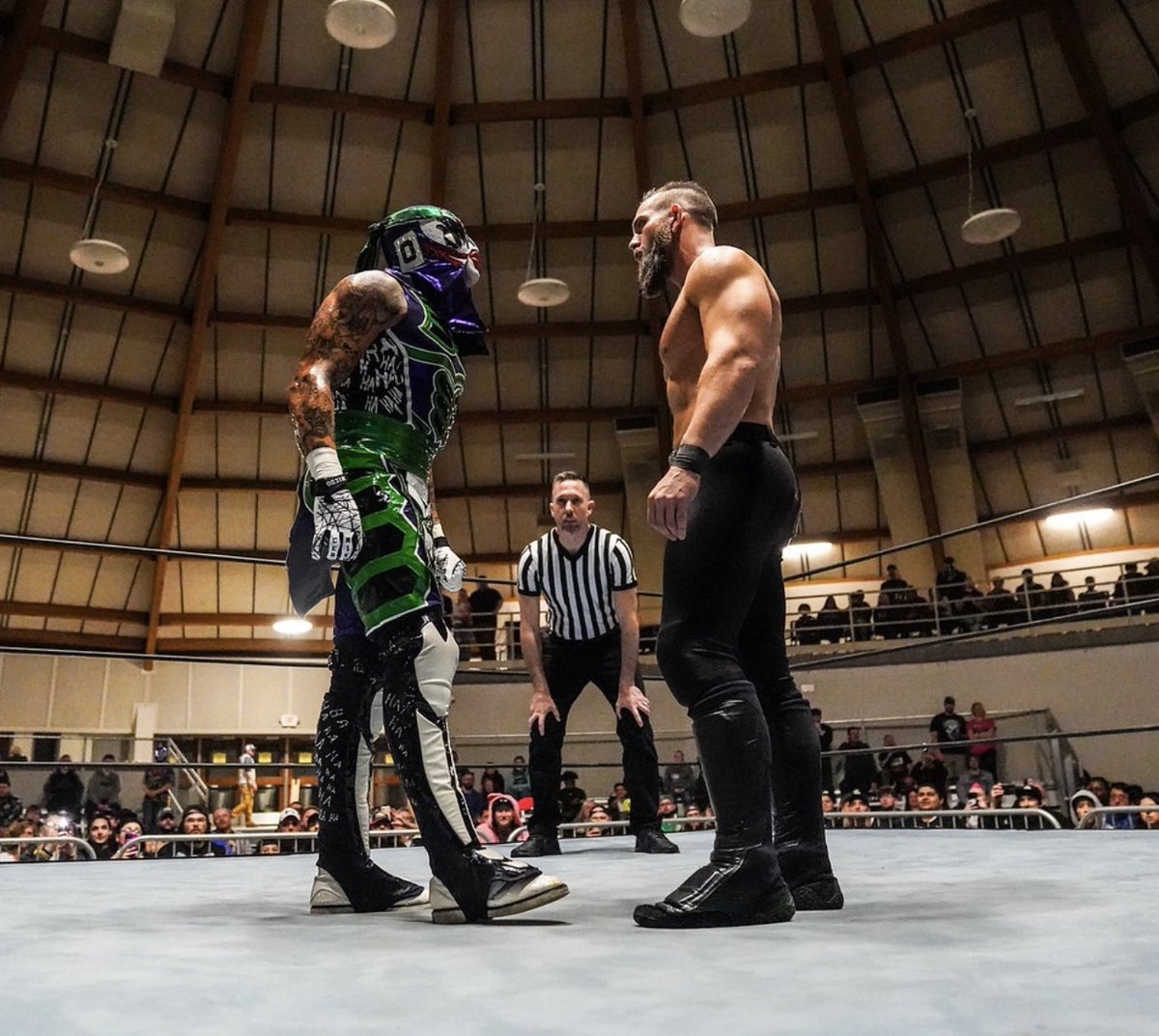 BitterMarks's tweet photo. I had the best seat in the house for #GLCW’s April event as @tonybgunn took @PENTAELZEROM to his limit https://t.co/8Io2me3Lrp