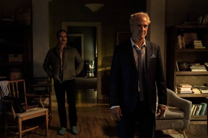 OrcunDemiroz's tweet photo. #BetterCallSaul hakikaten bazı bölümleri ve anları ile #BreakingBad'i aşıyor. Final sezonunun 7. bölümü #PlanAndExecution'daki kapanış planı da kalbe mıh gibi çakılıyor. Lalo Salamanca'nın tekinsizliği ve acımasızlığı Fring'i sıkıştırıyor, intikam ateşi kötülüğü büyütüyor. ☠️🔥 https://t.co/OPHwARsreq