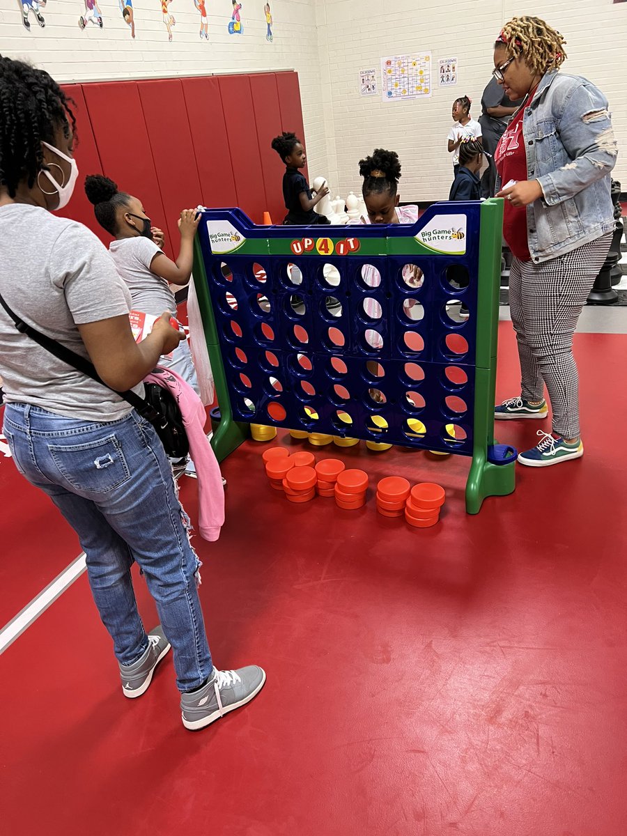 THeightsTAG's tweet photo. Thank you to everyone who came out to our First grade Round Up..Game On!
@MarMasters7 
@RyanZysk 
@DISDMagnets 
@TransformDISD 
@CoxumCounselor 
@FaluvTunley https://t.co/fTQym3SODn