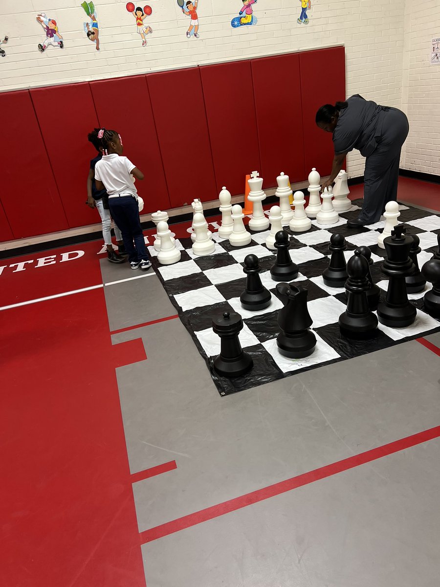 THeightsTAG's tweet photo. Thank you to everyone who came out to our First grade Round Up..Game On!
@MarMasters7 
@RyanZysk 
@DISDMagnets 
@TransformDISD 
@CoxumCounselor 
@FaluvTunley https://t.co/fTQym3SODn