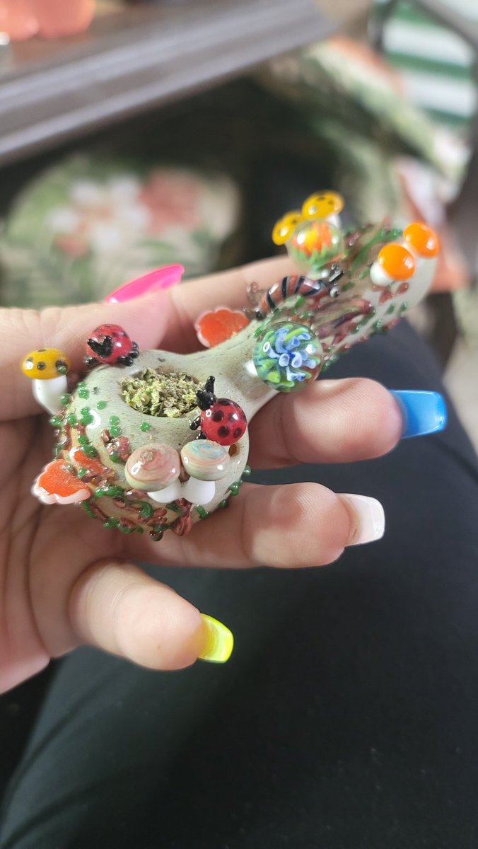 Canna_Shay420's tweet photo. If there were ever a piece that fit a personality, this is it for me. After all my friends call me, "The mushroom lady"
#Mmemberville #CannabisCommunity #timetosmoke https://t.co/OvSYAUt6Wy