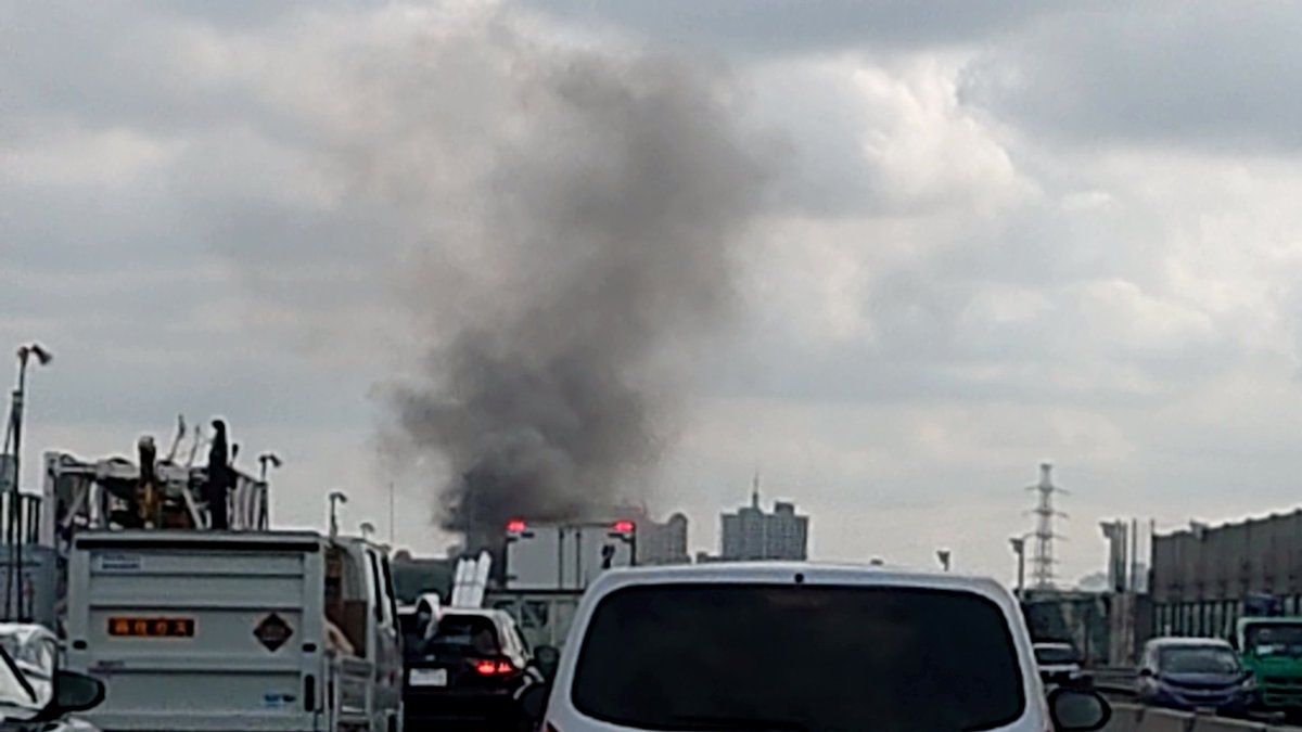 【火事】東京都世田谷区喜多見3丁目付近の駐車場で停車中のバスが燃える火災!現地の画像まとめ まとめダネ! 【火事】東京都世田谷区喜多見3丁目付近の駐車場で停車中のバスが燃える火災!現地の画像まとめ まとめダネ!