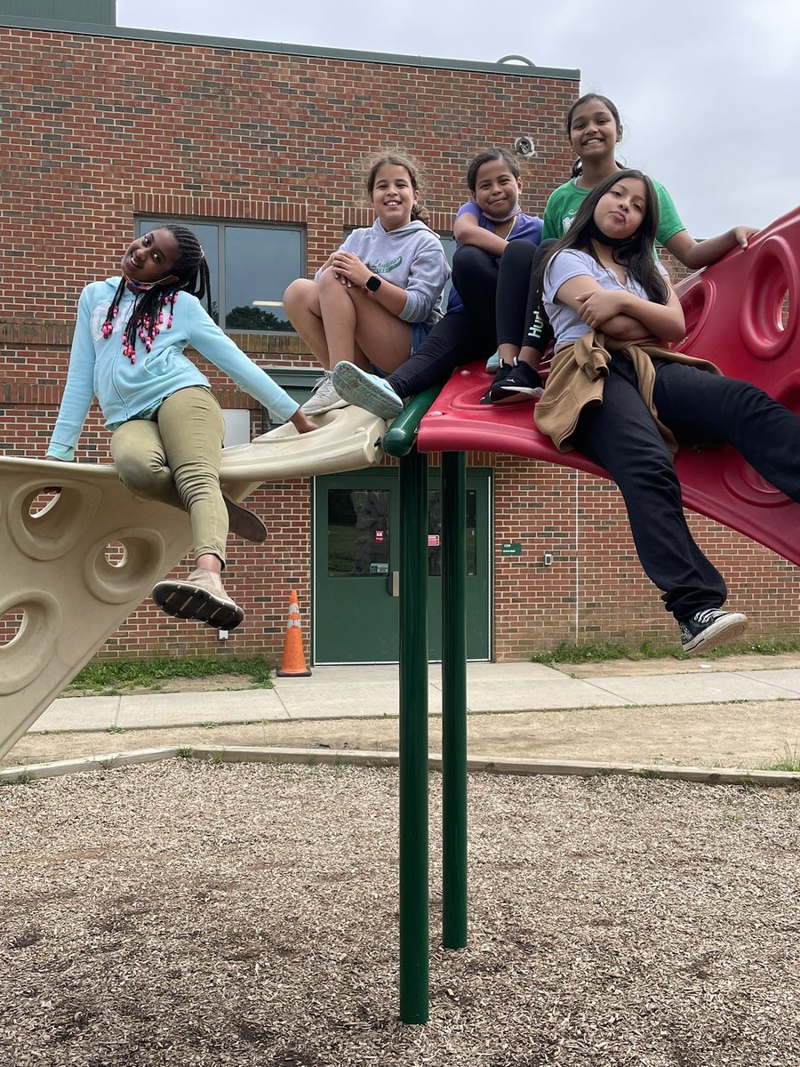 parrclass's tweet photo. My girls enjoying recess! @StratfordLndgES https://t.co/UZ4ytHIw9R