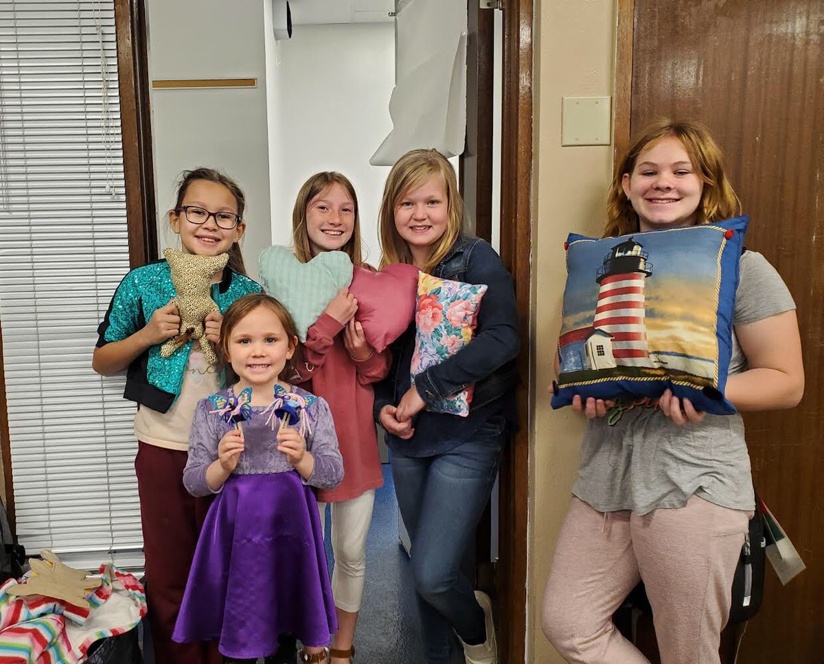 StMaryBell's tweet photo. Here we have a group of young ladies participating in Auction Item 2020-2021: 1 hour of STEM time for you and 3 friends. Miss Krysl and Dr Wallinger facilitated the fun! 
“It was great because the teachers were eager to spend time with and help us!”~Katie B https://t.co/qkN2ir1Oj2