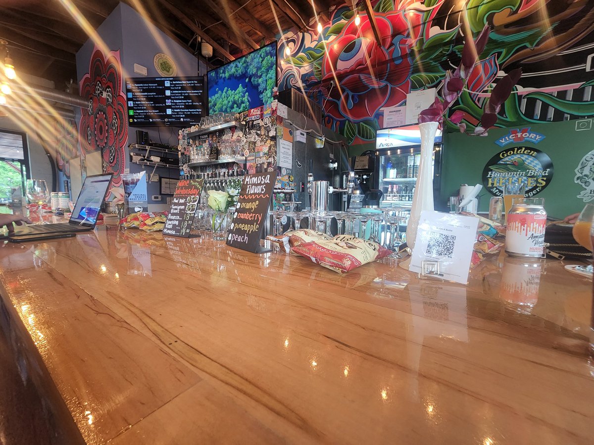 QCMenu's tweet photo. Going to highly suggest to anyone in #Charlotte that they need to check out Bloom & Bottle! Great atmosphere, relaxing, great selection of beer! And you can even pick up some beautiful flowers.
#QCMenu #Beer #Flowers #Charlotte #QC #QueenCity https://t.co/olaDurt0v3