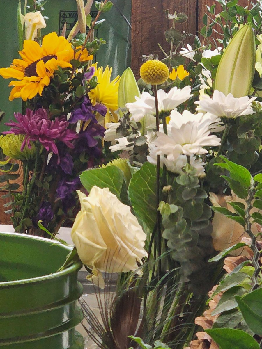 QCMenu's tweet photo. Going to highly suggest to anyone in #Charlotte that they need to check out Bloom & Bottle! Great atmosphere, relaxing, great selection of beer! And you can even pick up some beautiful flowers.
#QCMenu #Beer #Flowers #Charlotte #QC #QueenCity https://t.co/olaDurt0v3