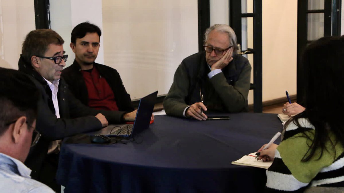 VeeduriaBogota's tweet photo. Con presencia del Veedor (e), @revillamizarm, la @VeeduriaBogota lidera en el Museo del Chicó encuentro con Cider, sociedad de mejoras y ornatos, Veeduría Ciudadana defensores de la reserva #VanDerHammen… (1/2) https://t.co/KdU9KBw0aa