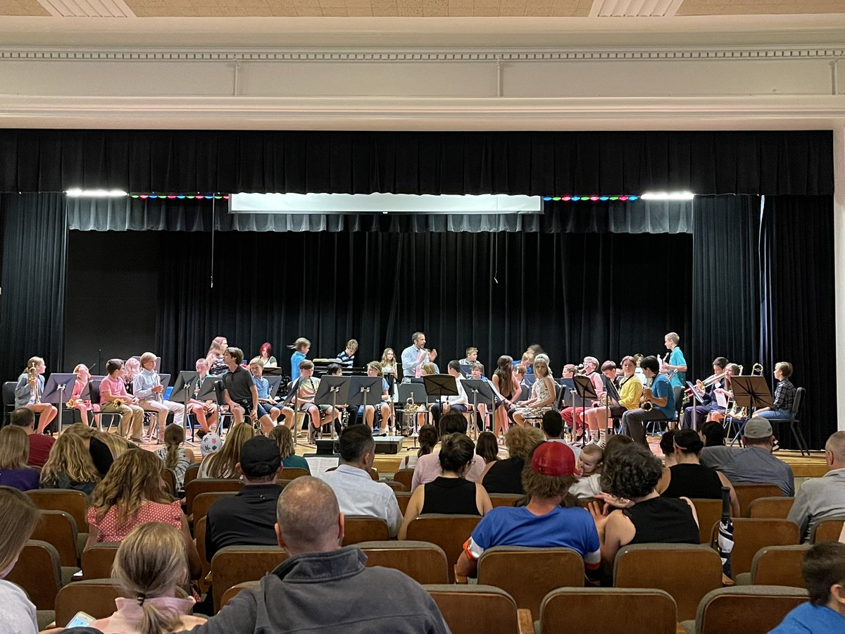 mschlafm's tweet photo. Great night to take in a concert. Congrats to all the 5th and 6th grade musicians!  @mariemontelem https://t.co/dn7I0kiFI2